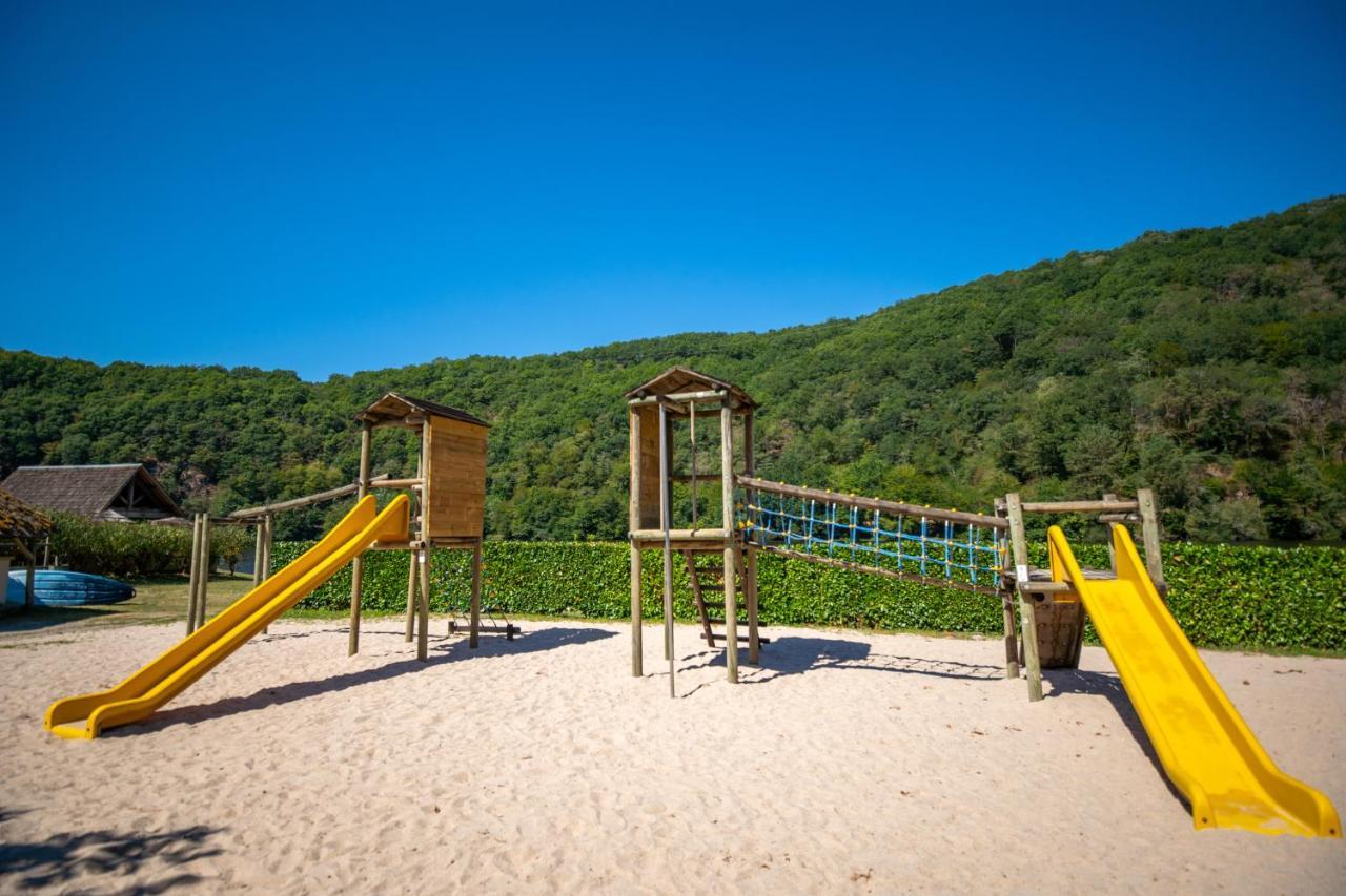 Camping Le Chateau Du Gibanel Saint-Martial-Entraygues Εξωτερικό φωτογραφία